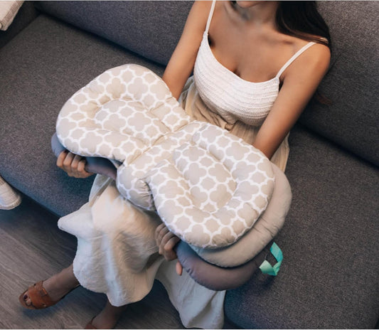 SnuggleNest Adjustable Nursing Pillow biedt ergonomisch comfort voor ouders en baby tijdens voedingen